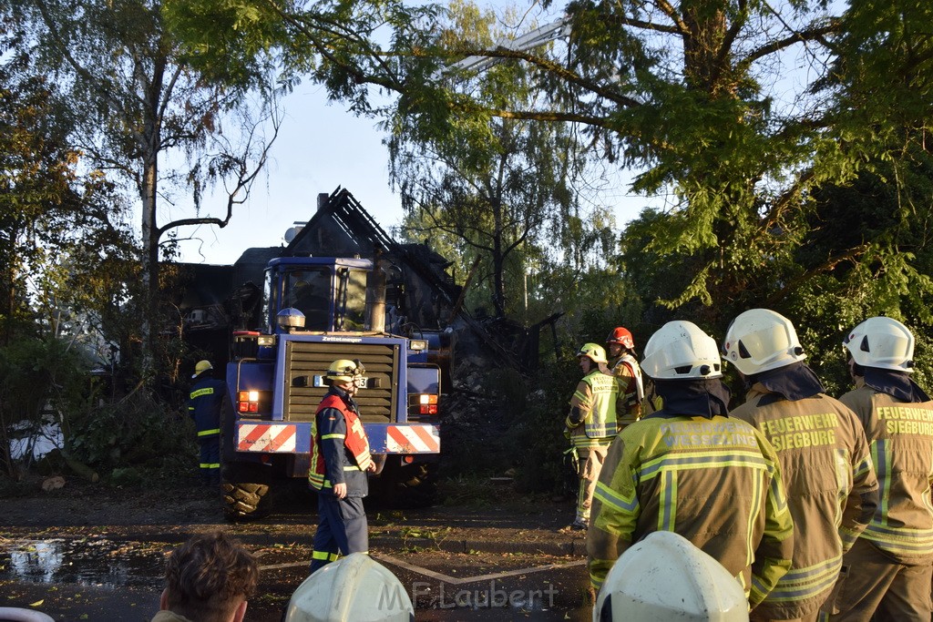 Grossfeuer Einfamilienhaus Siegburg Muehlengrabenstr P1036.JPG - Miklos Laubert